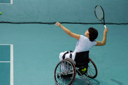 O tênis adaptado é um exemplo de inclusão esportiva, como ressalta Teciomar Abila.