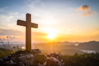 Jose Eduardo De Oliveira e Silva analisa a crise de valores, oferecendo critérios e passos para sua reconstrução.