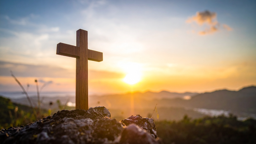 Jose Eduardo De Oliveira e Silva analisa a crise de valores, oferecendo critérios e passos para sua reconstrução.