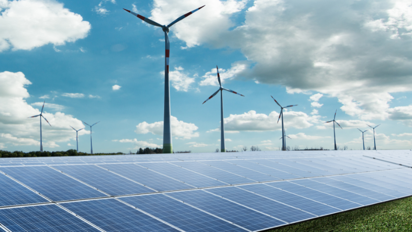 O avanço das energias renováveis como base do futuro energético é detalhado por Felipe Schroeder dos Anjos.